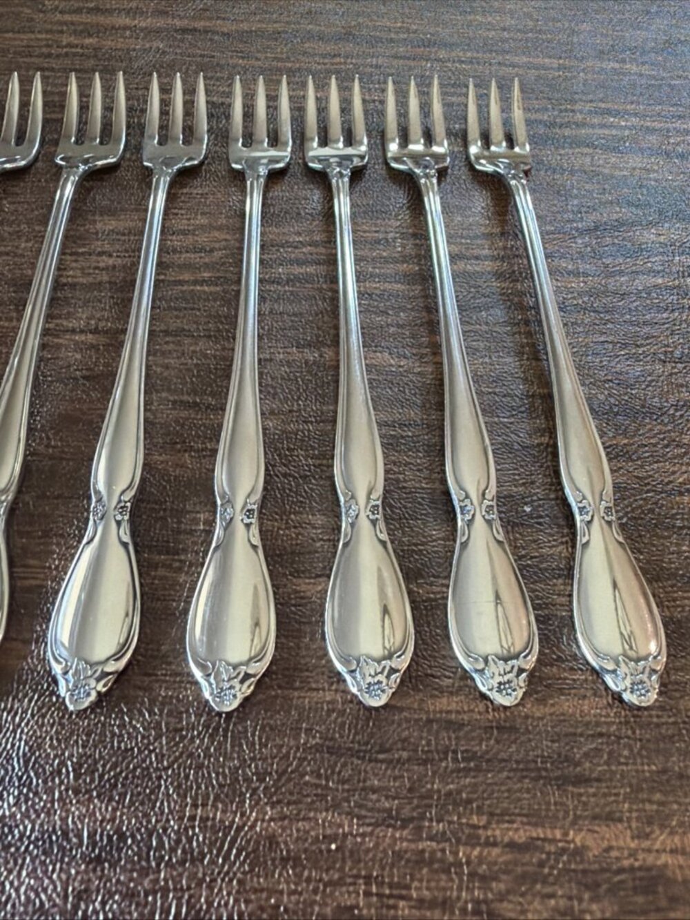 Set of 9 Oneida Community Chatelaine Stainless Seafood Cocktail Oyster Forks 6" - Picture 3 of 10